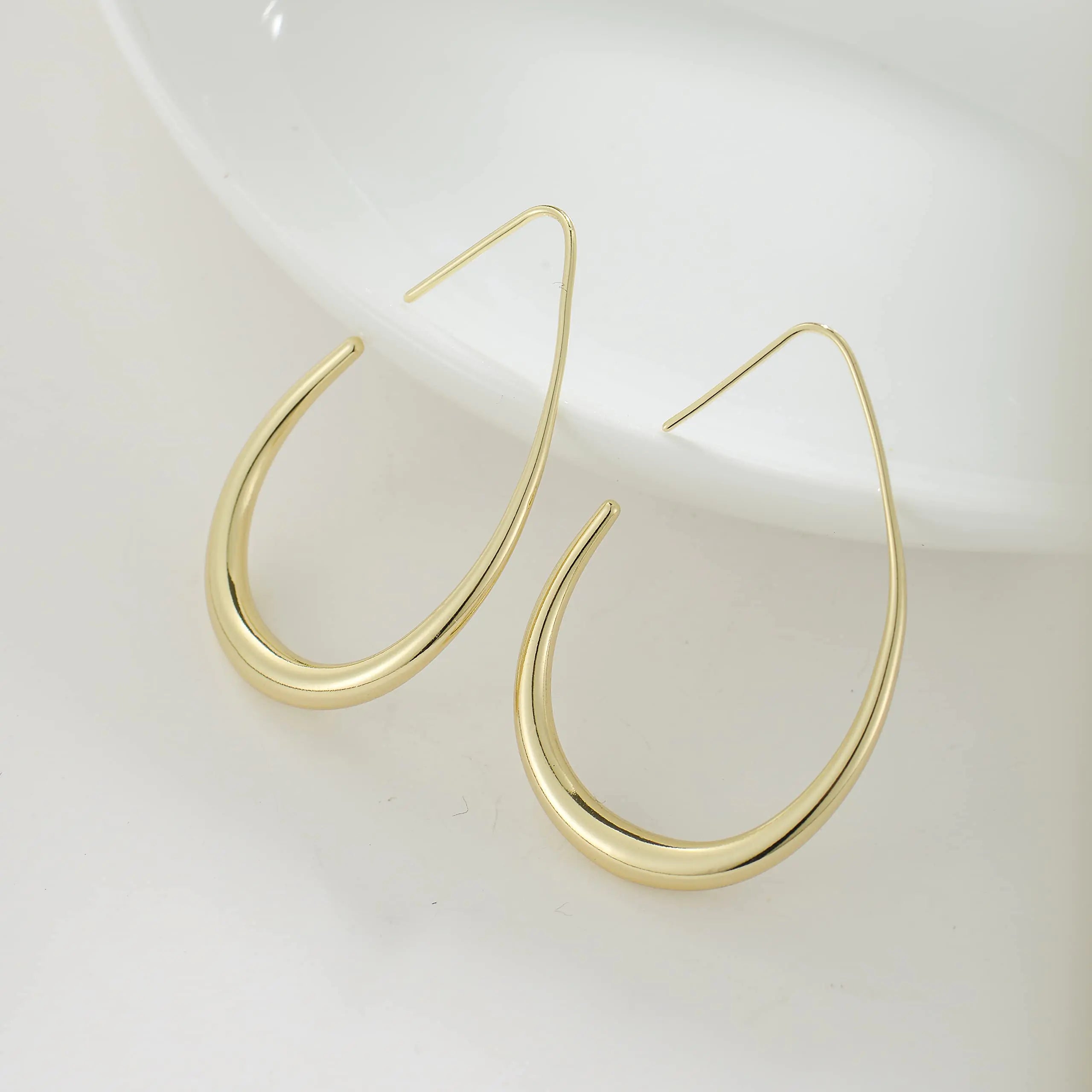 Boucles d'oreilles créoles légères en forme de larme pour femmes - Boucles d'oreilles créoles ovales plaquées or 14 carats/or blanc - Bijoux de déclaration hautement polis - Cadeau pour femmes