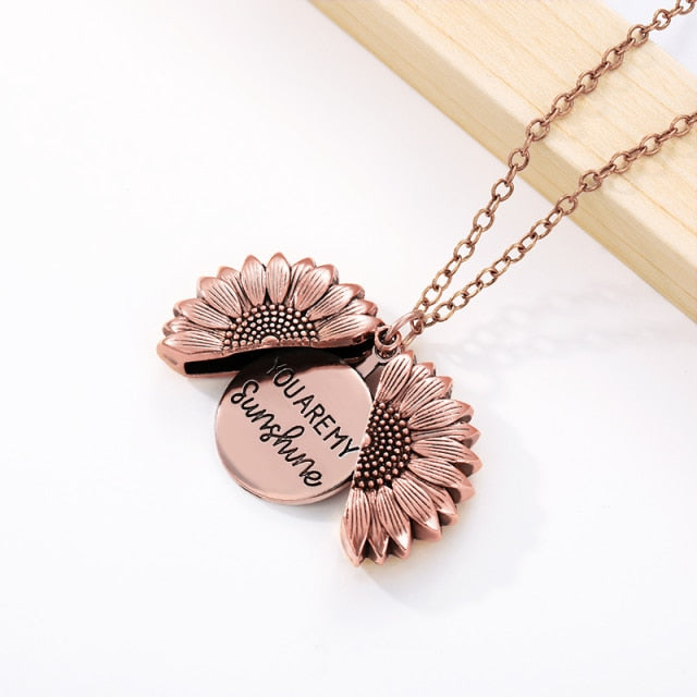 Collar con colgante de girasol