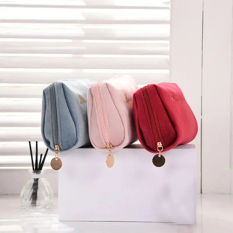 1 Pc Velvet Women Cosmetic Bag Travel Large Makeup Bag Solid Color Zipper Lipstick Storage Bags Female Make Up Organizer Pouch Ultimate Bag Store