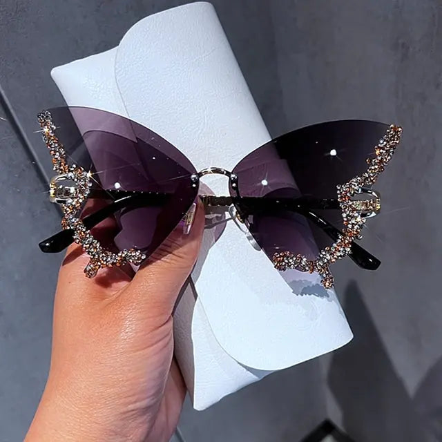 Gafas de sol con forma de mariposa y diamantes