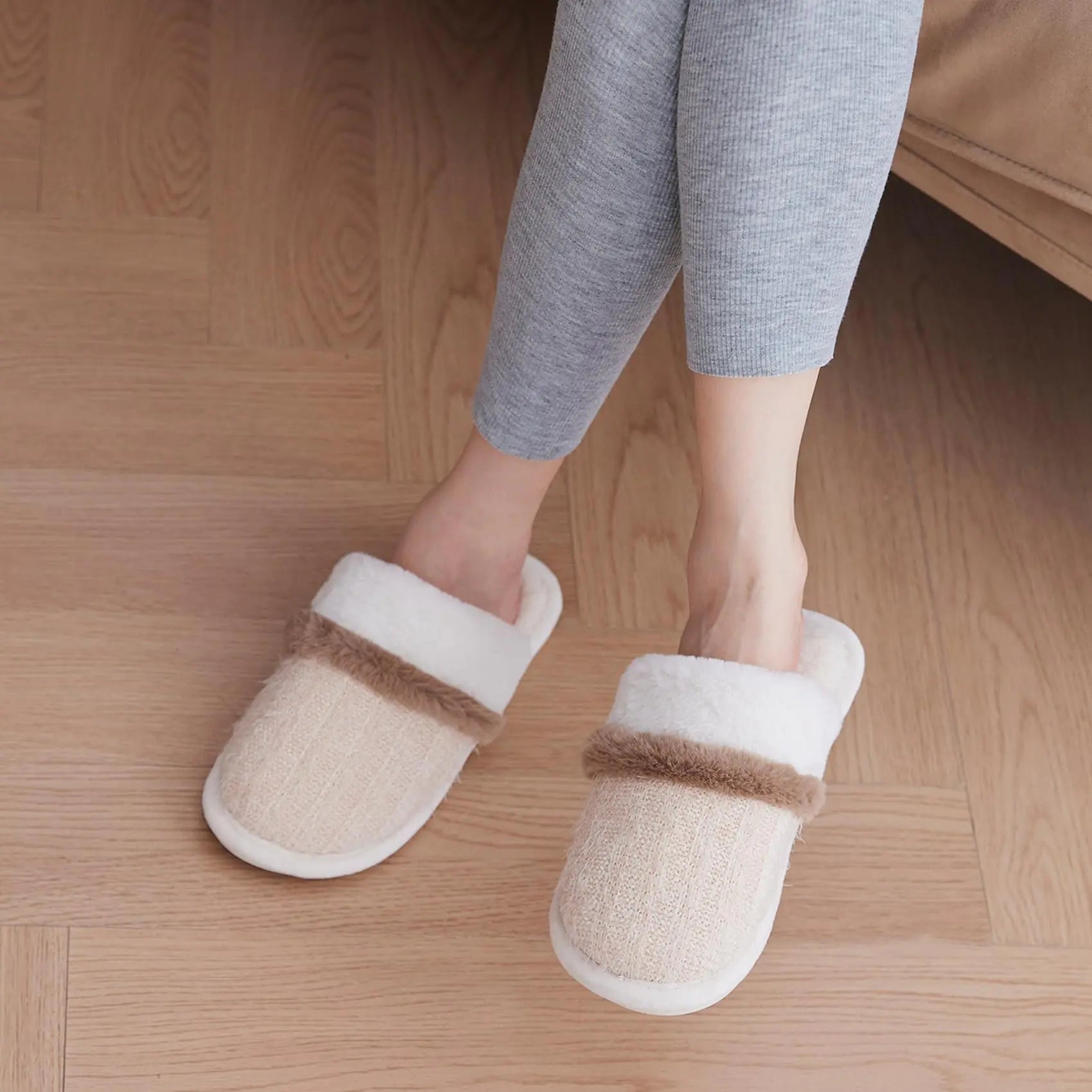 Chaussons confortables pour femmes, chaussures d'intérieur et d'extérieur en peluche avec semelle antidérapante en mousse à mémoire de forme, cadeaux pour femmes, mamans, dames, 5-6 femmes/3-4 hommes, beige