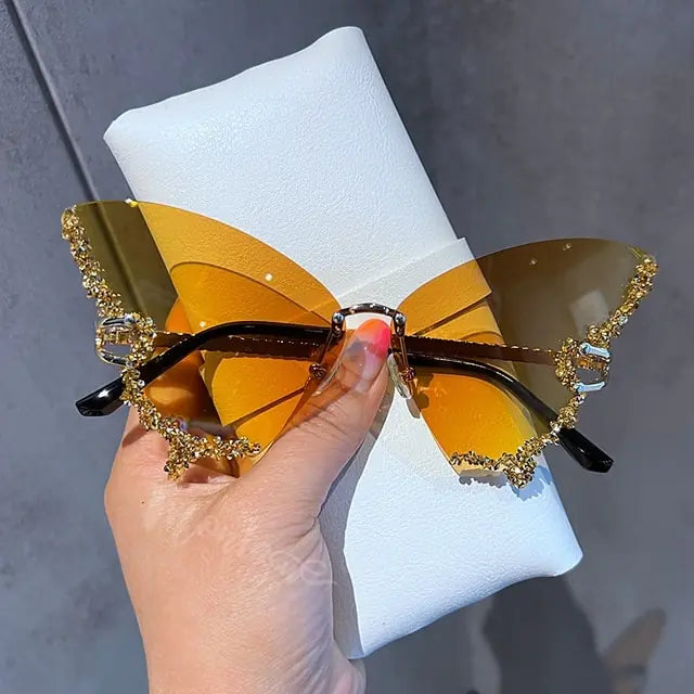 Gafas de sol con forma de mariposa y diamantes