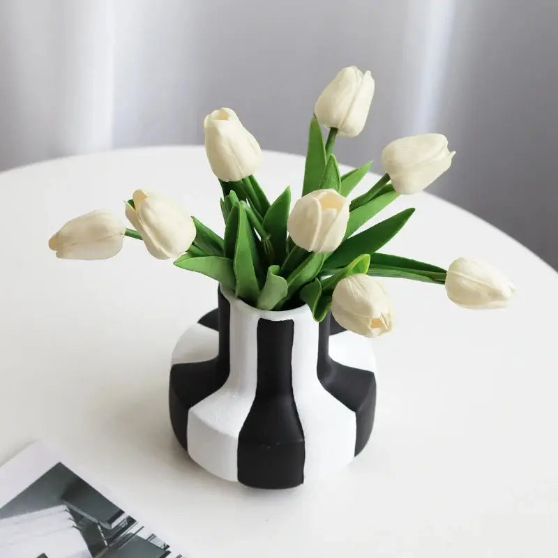 Black And White Striped Ceramic Vase - Vivareflex Online