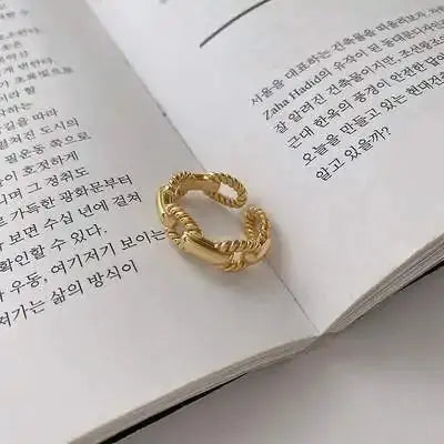 Chic Twisted Geometric Ring Vivareflex Online