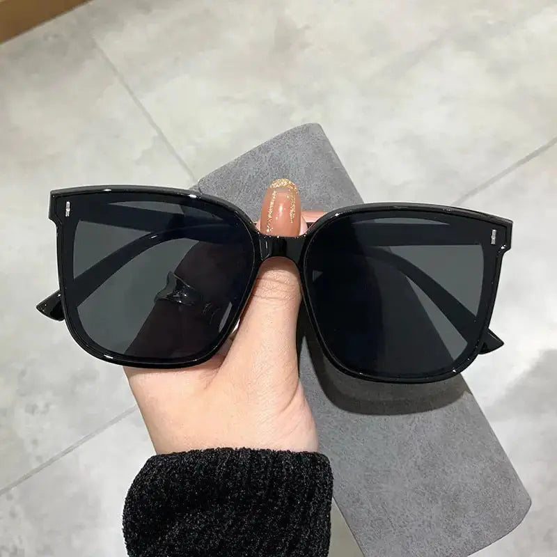 Classic Elegance Vintage Square Sunglasses_Vivareflex_Online