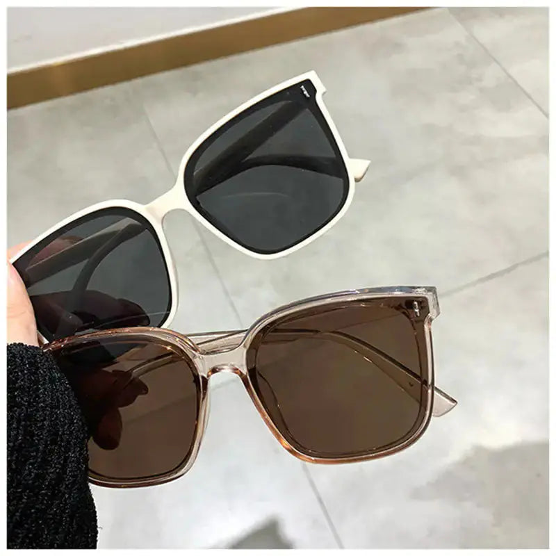Classic Elegance with Vintage Square Sunglasses_Vivareflex_Online