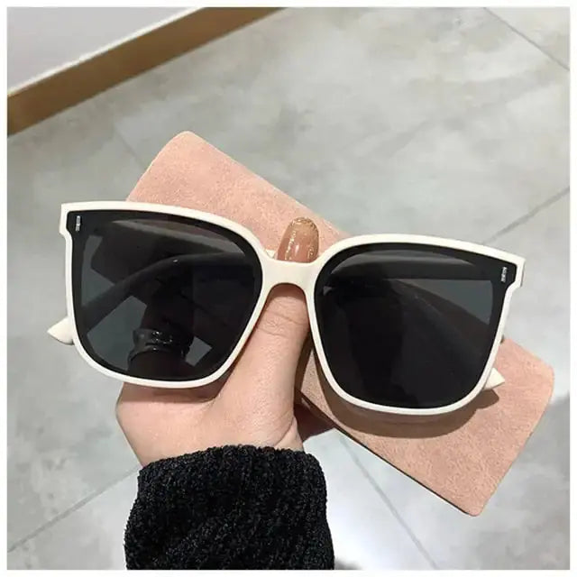 Retro Charm Elegance Square Sunglasses_Vivareflex_Online