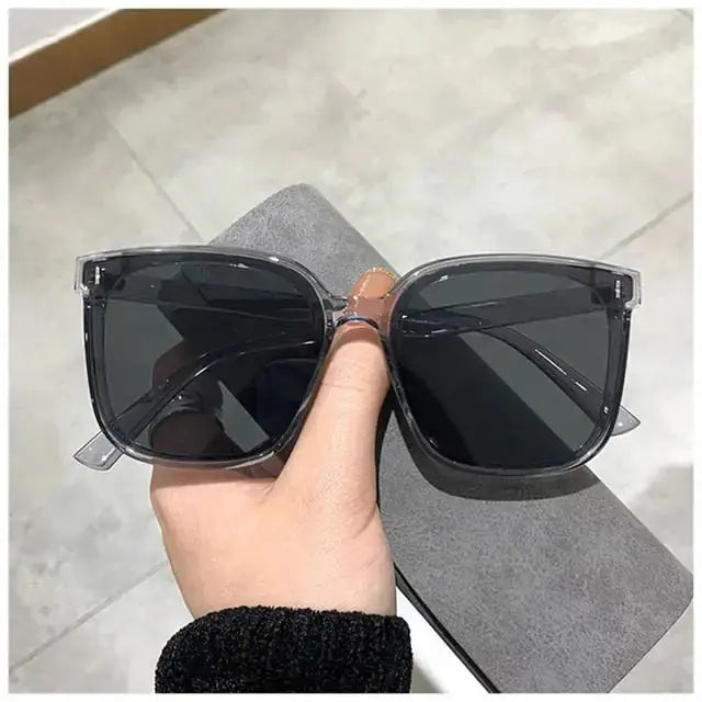 Retro Charm Classic Square Sunglasses_Vivareflex_Online