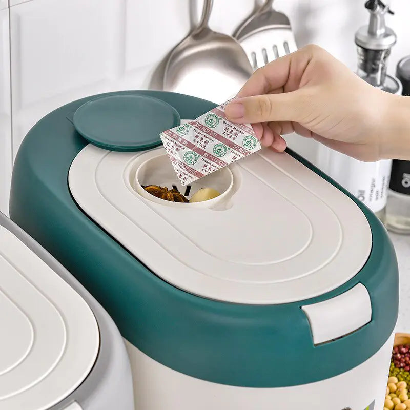 Contenedor automático para arroz en la cocina