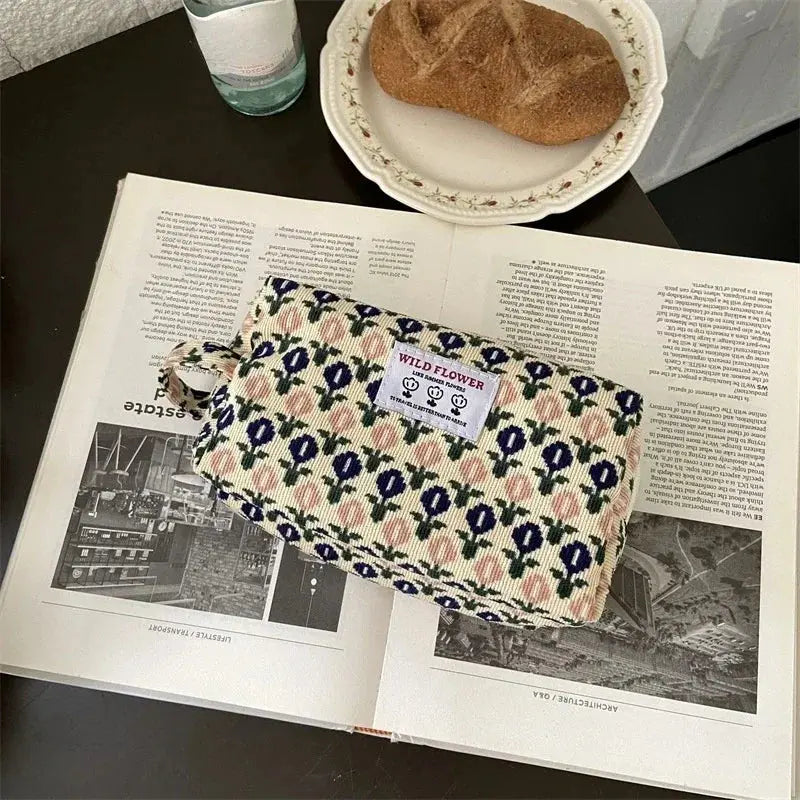 Fashion Retro Flowers Print Cosmetic Bag Canvas Washing Bag Large Capacity Women Travel Cosmetic Pouch Make Up Storage Bags Ultimate Bag Store