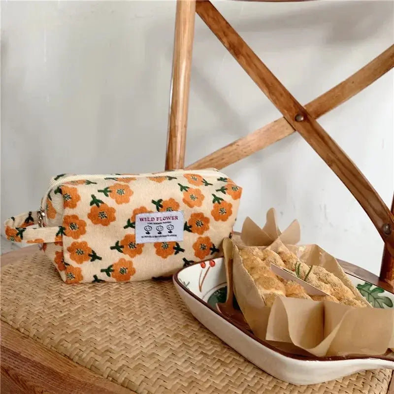 Fashion Retro Flowers Print Cosmetic Bag Canvas Washing Bag Large Capacity Women Travel Cosmetic Pouch Make Up Storage Bags Ultimate Bag Store