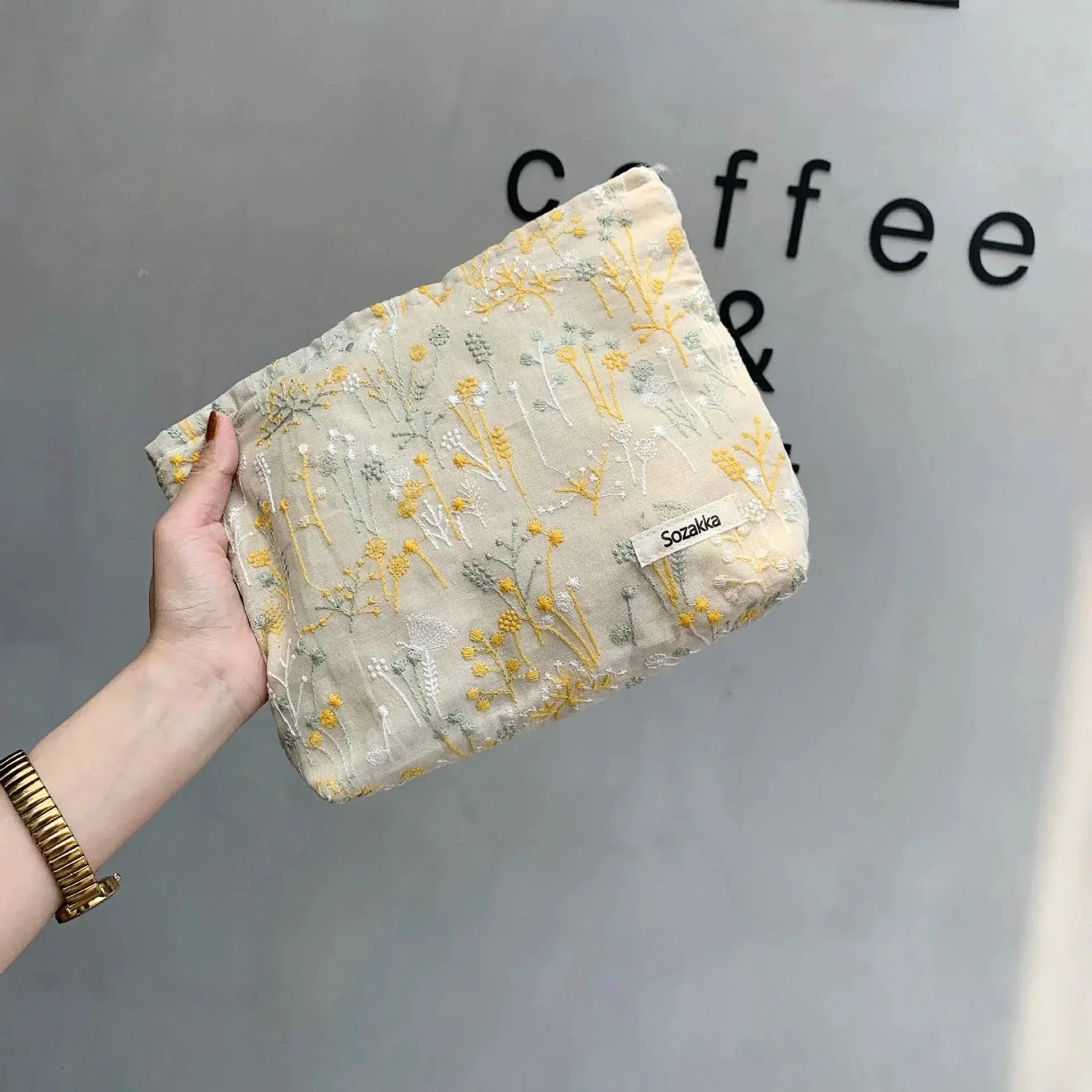 Fashion Retro Flowers Print Cosmetic Bag Canvas Washing Bag Large Capacity Women Travel Cosmetic Pouch Make Up Storage Bags Ultimate Bag Store