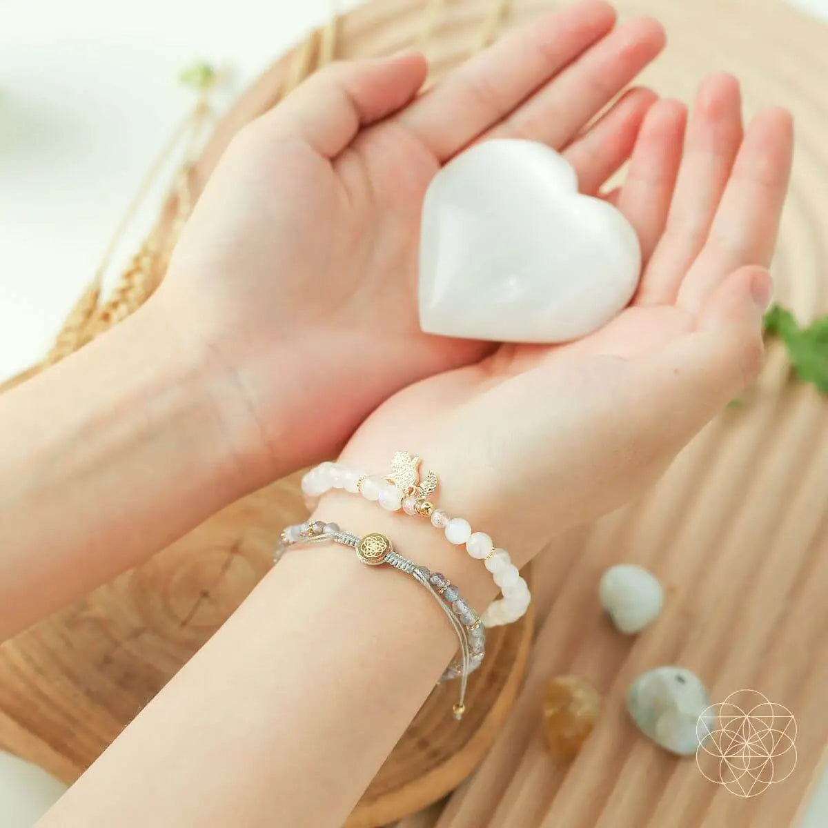 Golden Hand of Fortune - Bracelets of Wealth Conscious Items