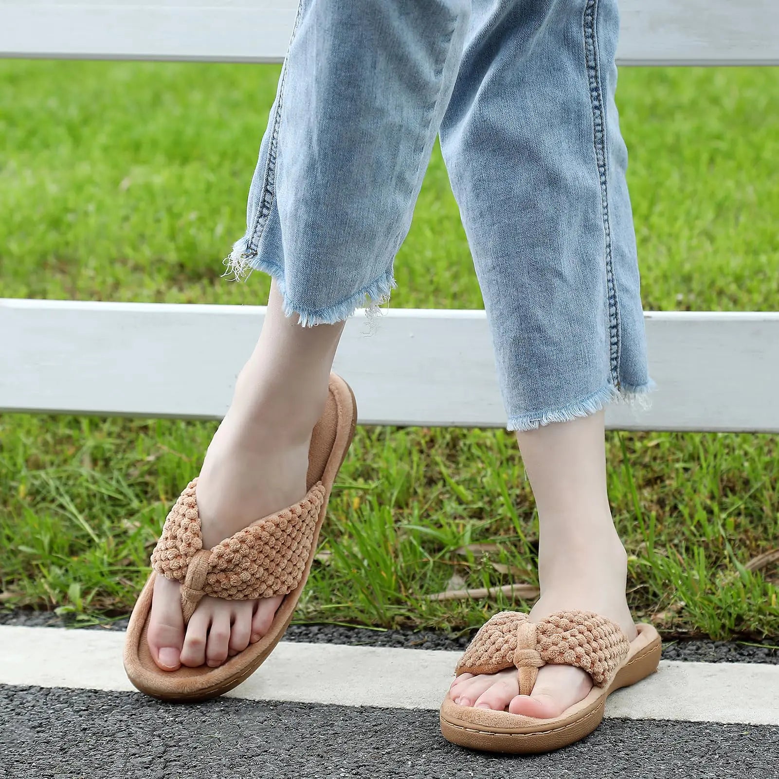 Chaussons tongs en mousse à mémoire de forme pour femmes Parlovable - Chaussures de maison respirantes et confortables à bout ouvert avec semelle en caoutchouc antidérapante