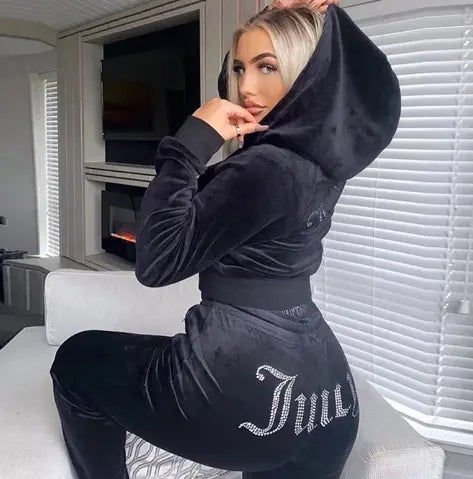 Stylish Tracksuit Is Perfect for Any Activity_Vivareflex_Online