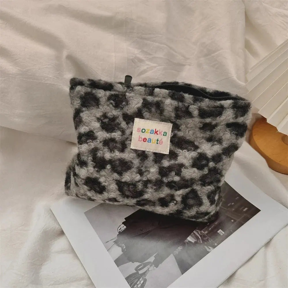 Large Capacity Cosmetic Bag Fashoin New Leopard Print Women Portable Cosmetic Storage Bag Travel Storage Make Up Organizer Case Ultimate Bag Store