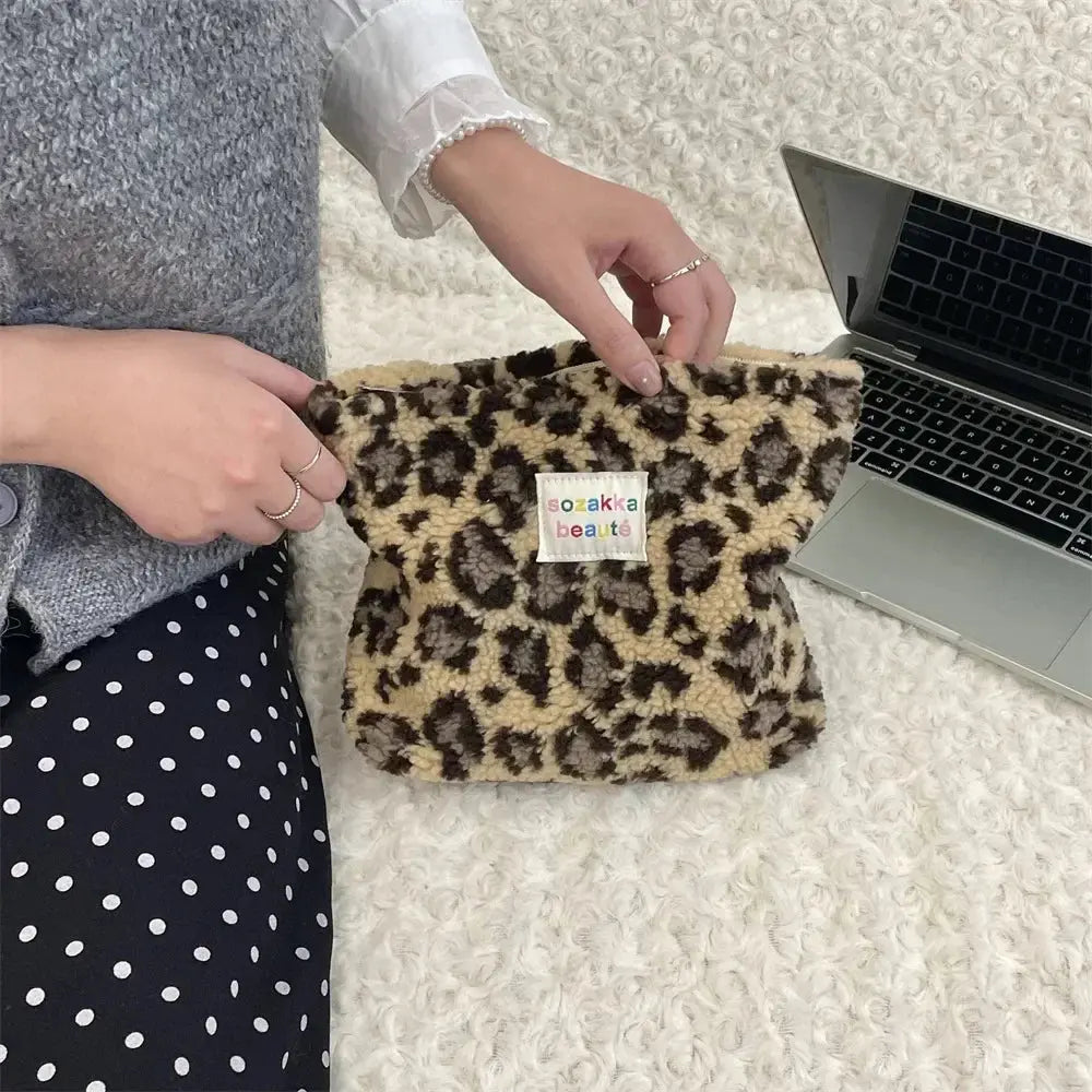 Large Capacity Cosmetic Bag Fashoin New Leopard Print Women Portable Cosmetic Storage Bag Travel Storage Make Up Organizer Case Ultimate Bag Store