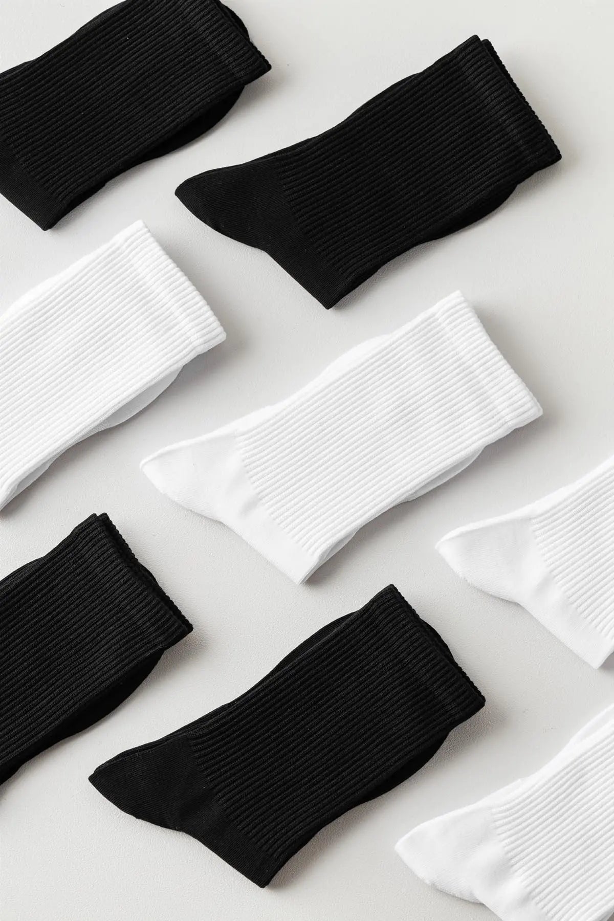 Chaussettes mi-mollet pour femmes ACCFOD en coton fin, longues, avec soutien de la voûte plantaire, chaussettes d'entraînement décontractées, 5 paires, 9-11, blanc/noir