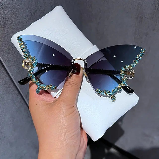 Gafas de sol con forma de mariposa y diamantes