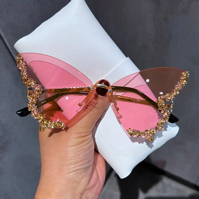 Gafas de sol con forma de mariposa y diamantes