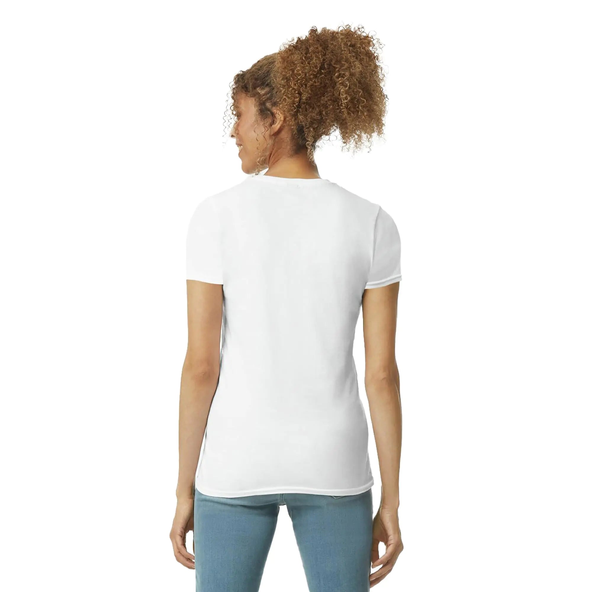 Camiseta de algodón Softstyle para mujer de Gildan, estilo G64000L, paquete múltiple, talla extragrande, color blanco (paquete de 2) 