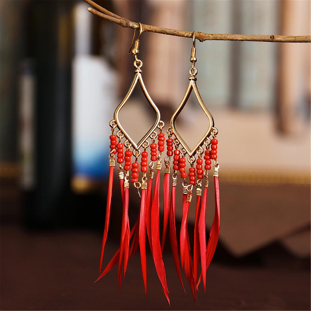 Pendientes de plumas y borlas