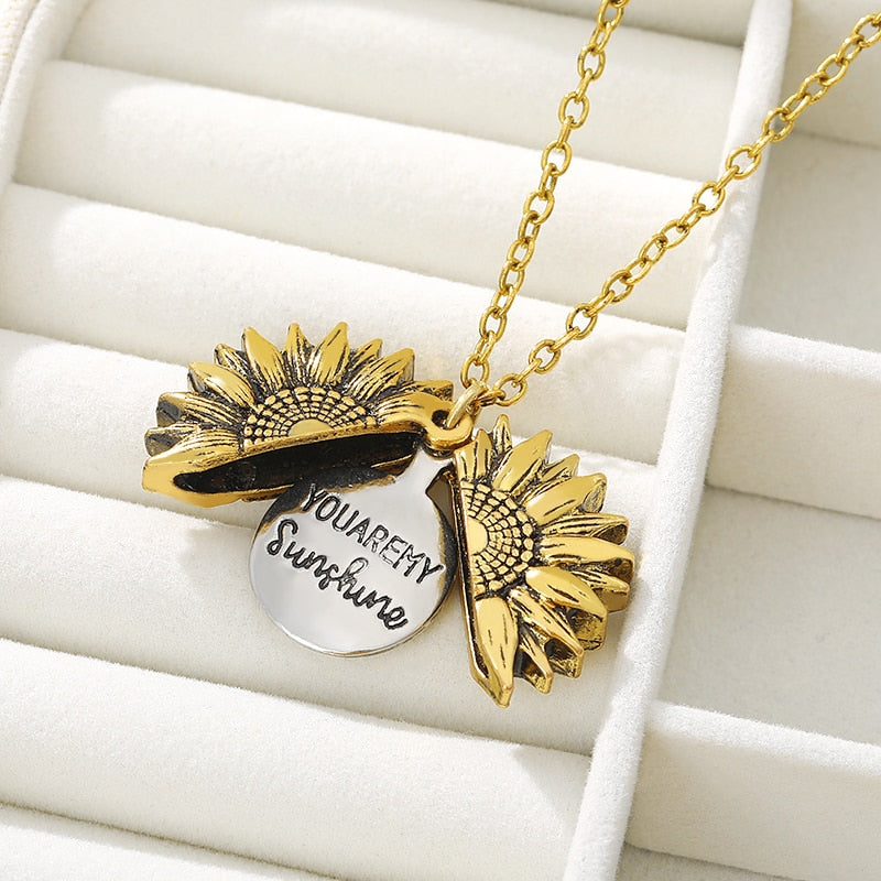 Collar con colgante de girasol